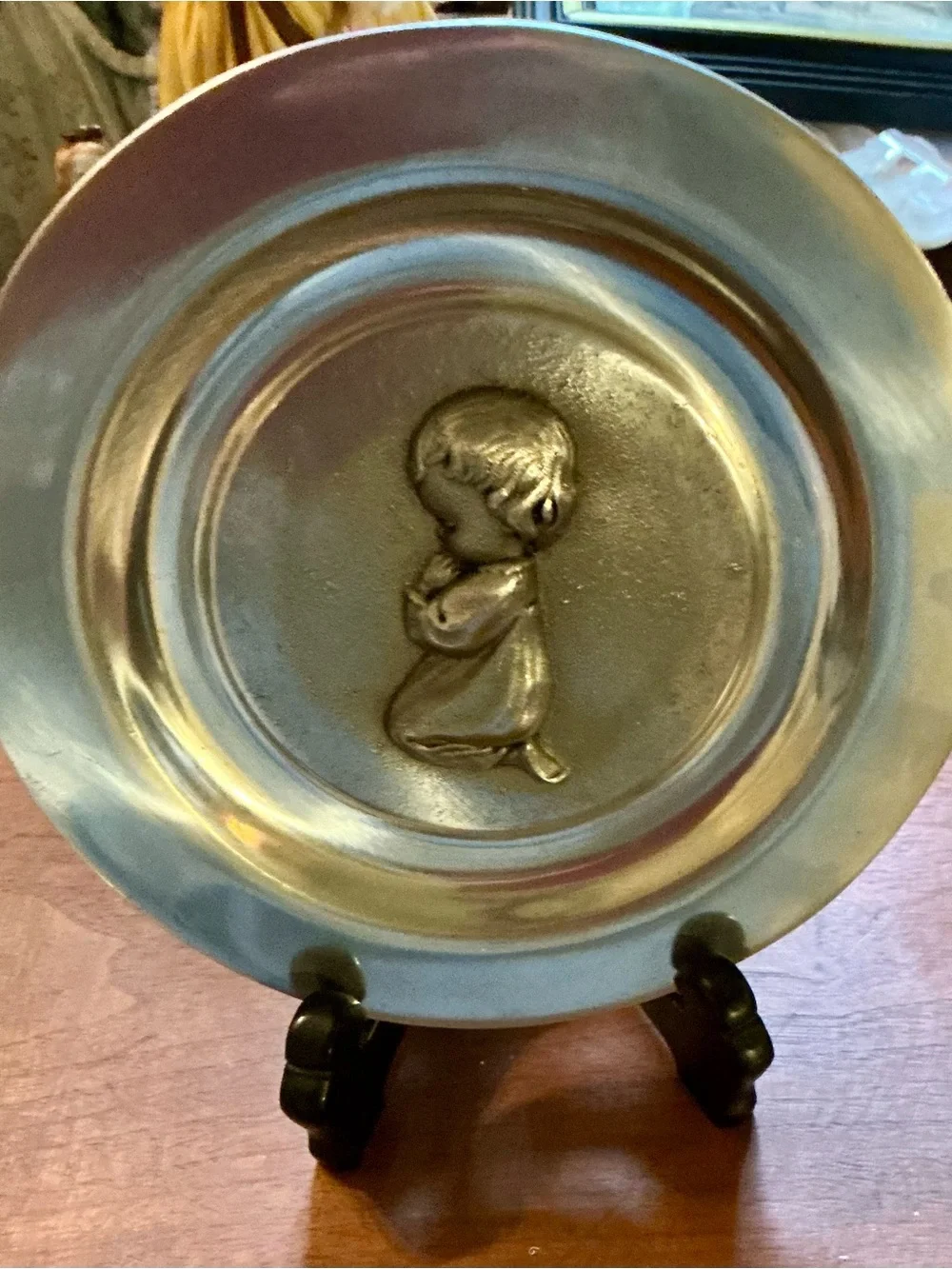 Vintage Pew-ta-rex pewter decorative plate featuring a praying child.